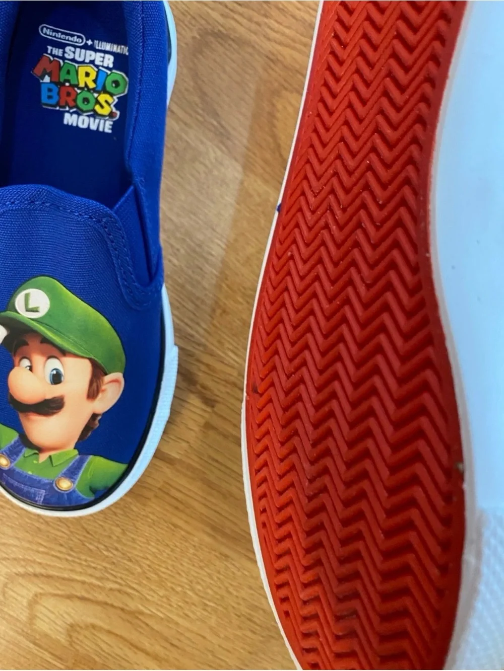 New boys Nintendo sz 13.5 Blue Mario & Luigi Slip-On Shoes